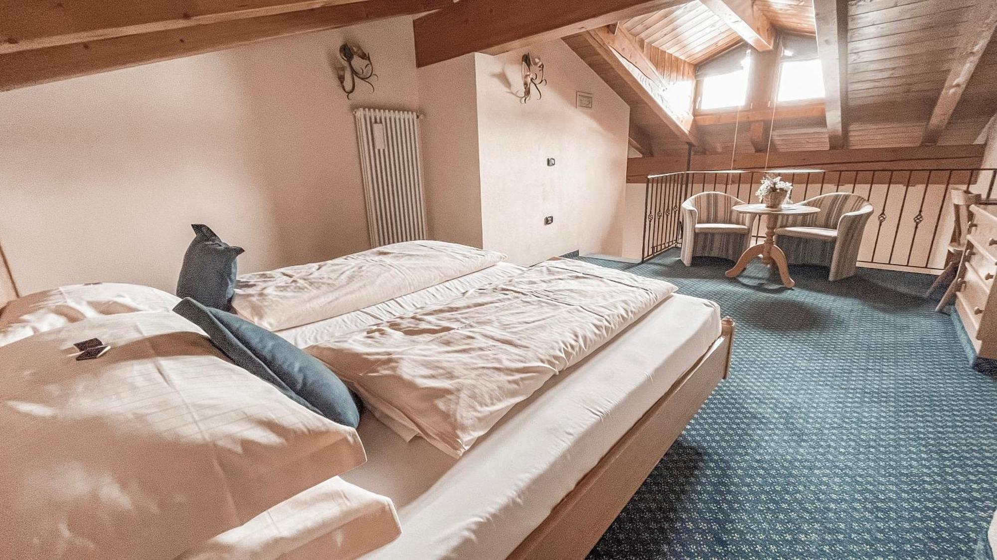 Hotel Flora リヴィーニョ エクステリア 写真