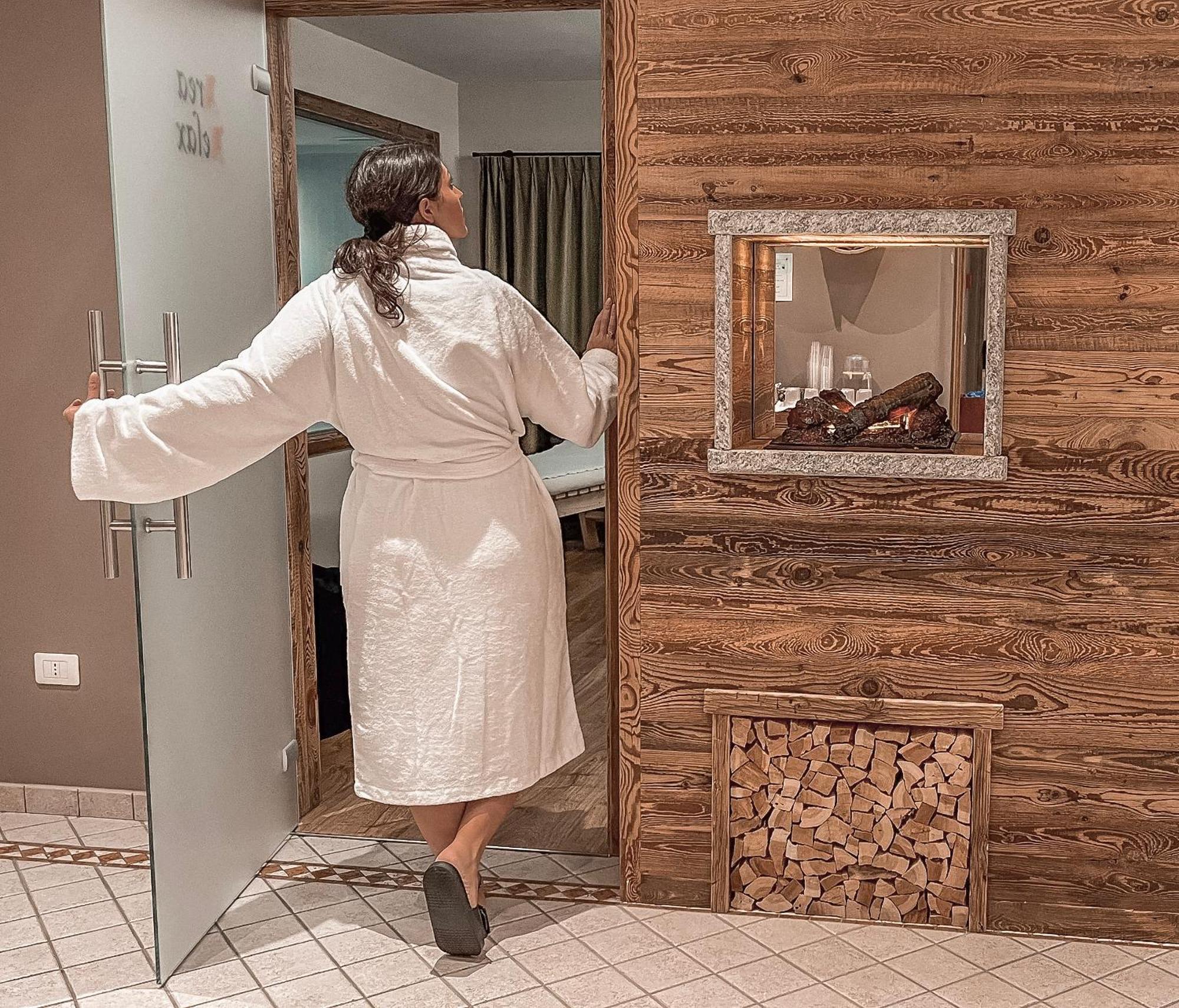 Hotel Flora リヴィーニョ エクステリア 写真